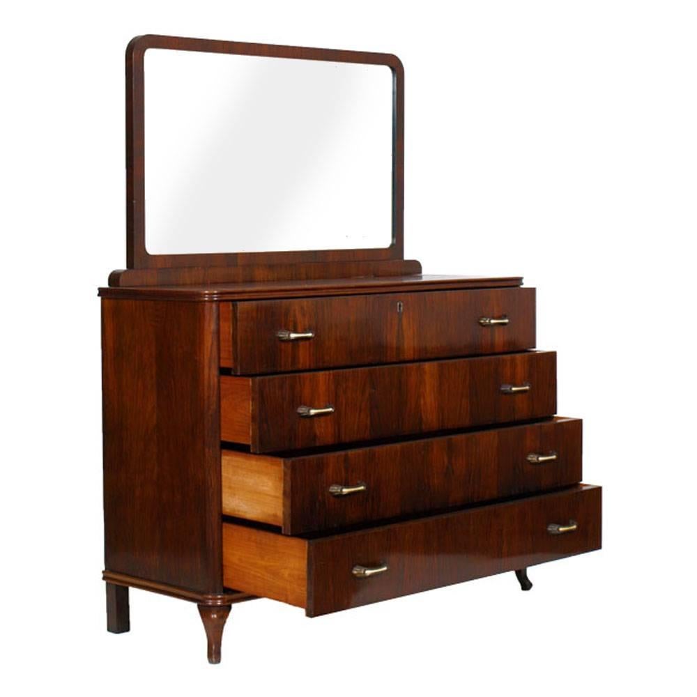 Venetian 1930s Art Deco mirrored dresser, commode, in walnut sanitized and polished to wax.

Measures cm: H 98 x W 120 x D 50.
