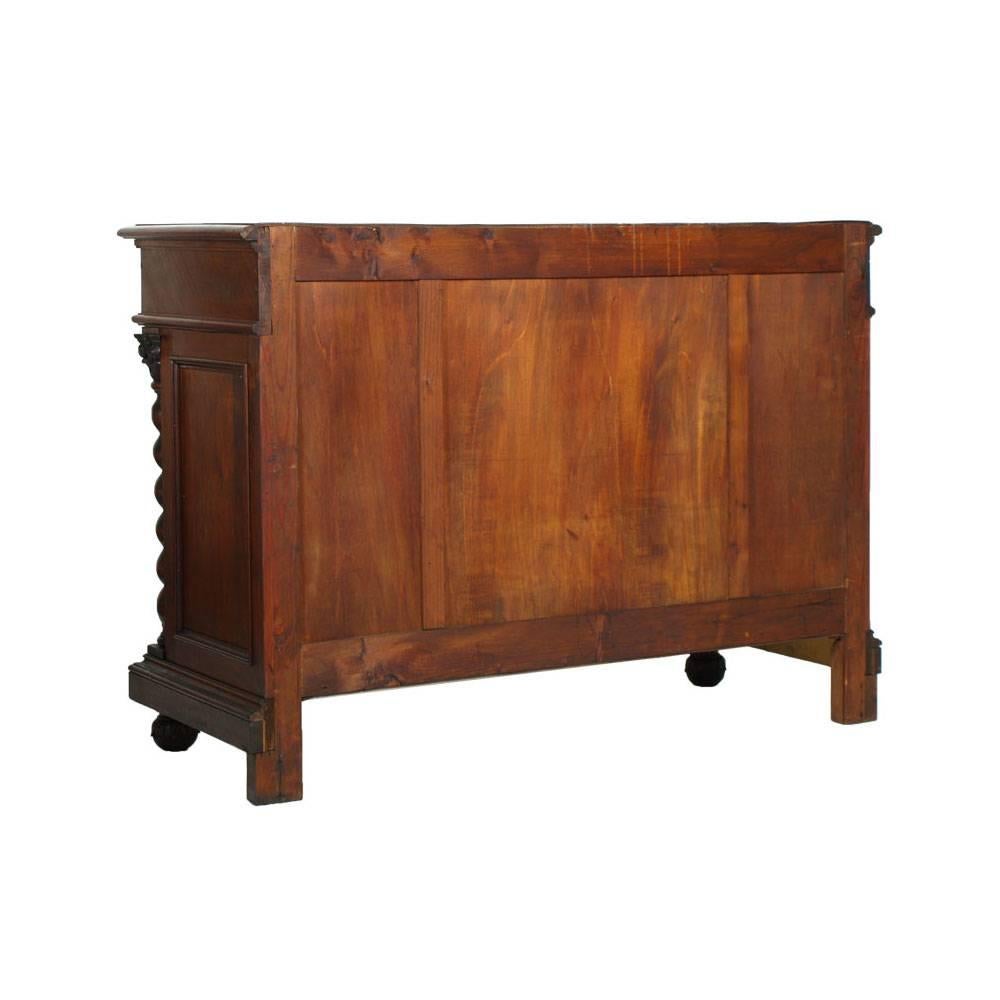 Renaissance Revival Commode Dresser Chest of Drawers in Carved Walnut In Excellent Condition In Vigonza, Padua