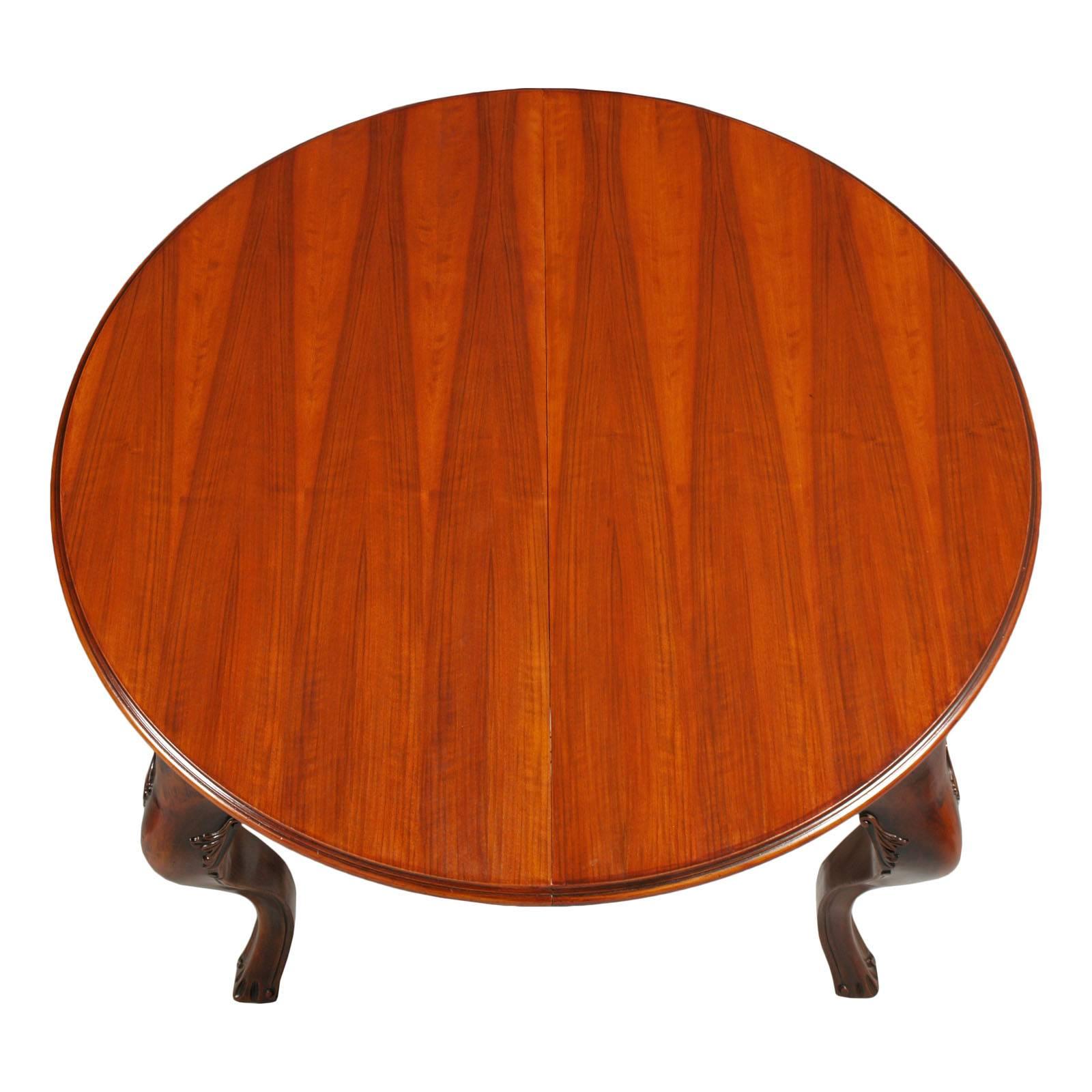 Baroque Revival Revival Baroque Extendable Round Table with Four Chairs in Solid Carved Walnut