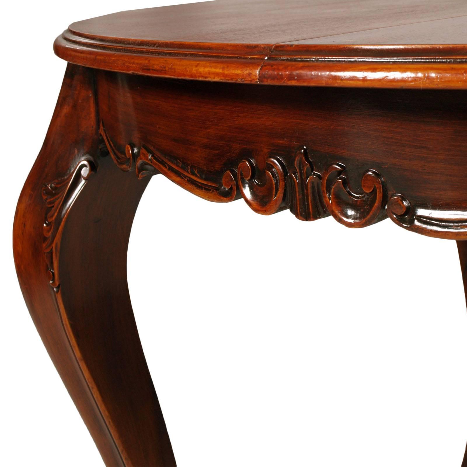 Hand-Carved Revival Baroque Extendable Round Table with Four Chairs in Solid Carved Walnut