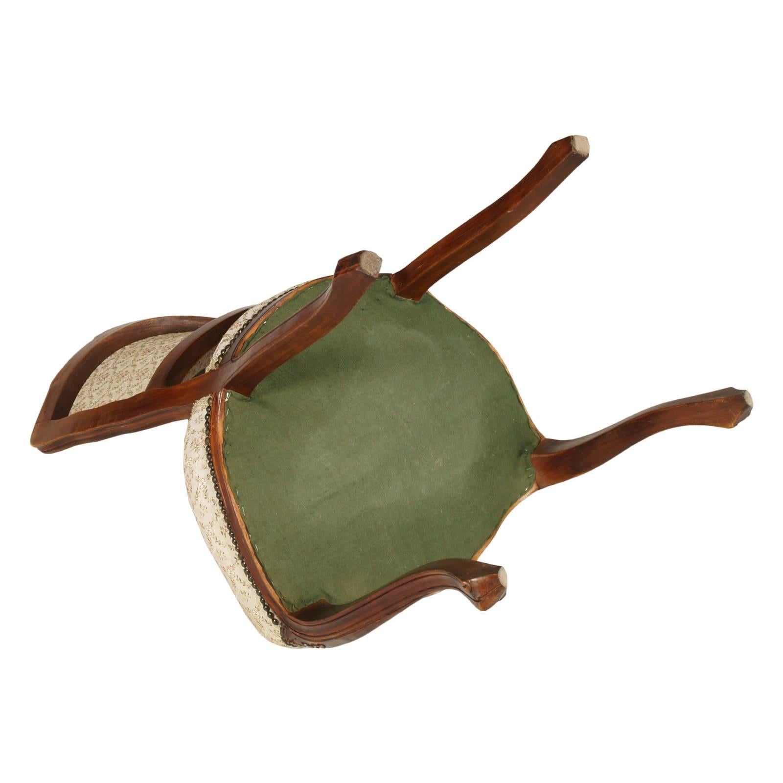 Revival Baroque Extendable Round Table with Four Chairs in Solid Carved Walnut 1