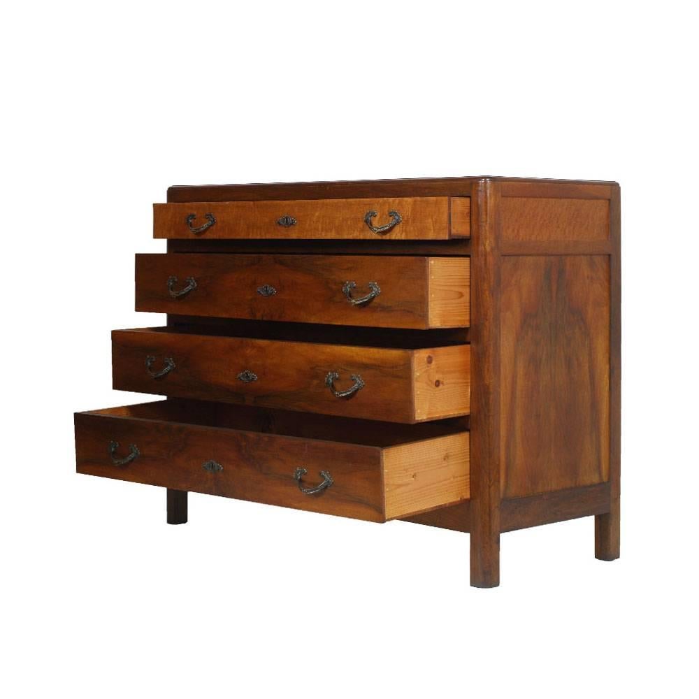 Art Déco Comò Art Deco anni '20 con specchio, noce massiccio, radica di noce. Lucidato a cera in vendita