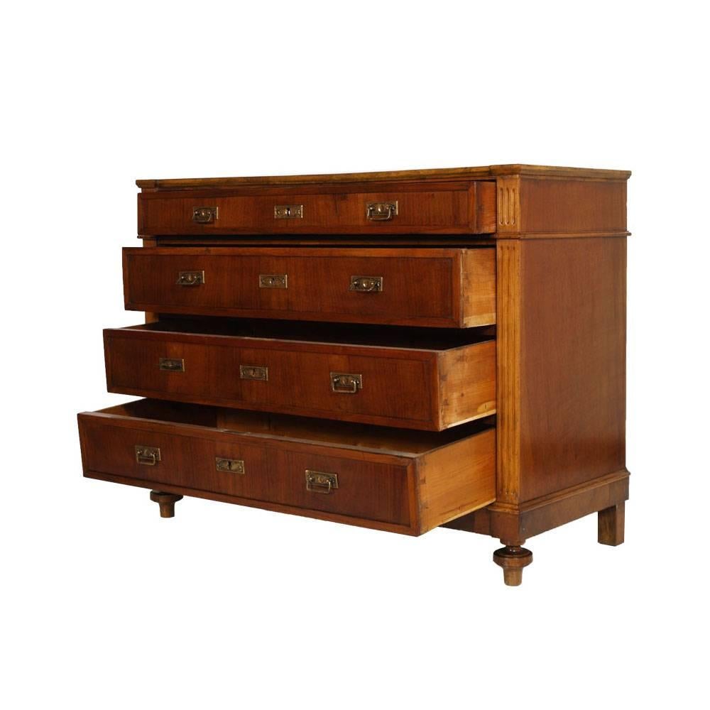 
Last 19th century, antique chest of drawers in walnut blond and dark, restored and polished to wax

Measures cm: H 100, W 130, D 56.