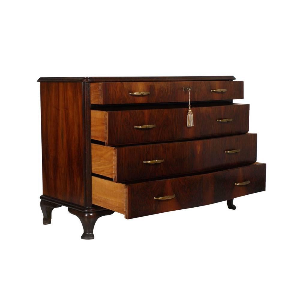 1920s,Venetian neo Baroque serpentine chest of drawers commode dresser in walnut. Restored and polished to wax.

Measures cm: H 91, W 128, D 58.