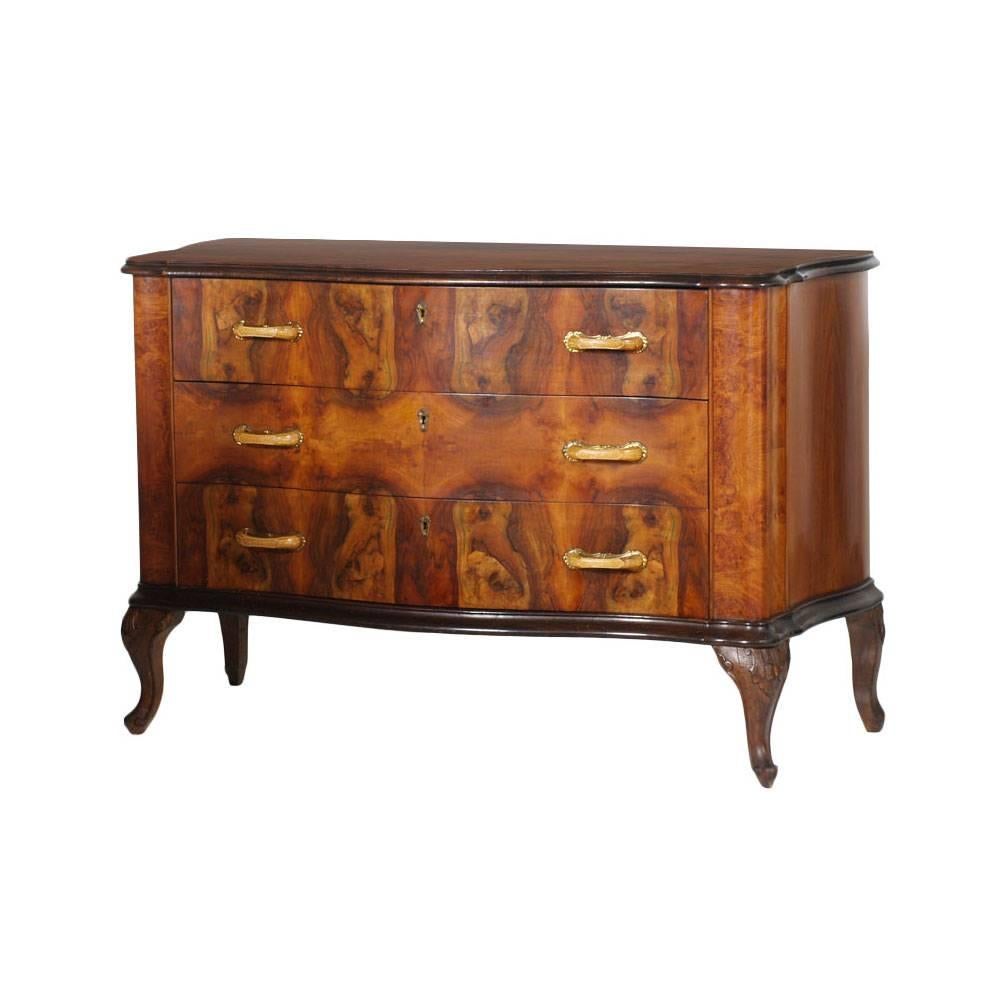 Italy Venetian Baroque Revival chest of drawers with nightstands in burl walnut.
Restored and polished to shellac and wax
We can sell nightstands and chest of drawers separately

Measures cm: 
commode H 93 x W 140 x D 55 
nightstands H 73 x W 62 x D