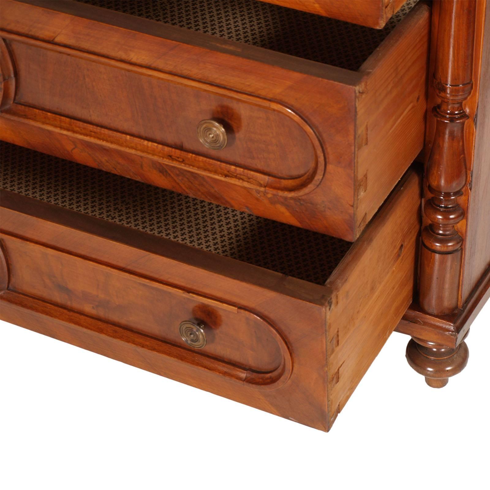 Mid 19th C. Italian Commode in blond Walnut and Walnut veneer, Polished to Wax For Sale 1