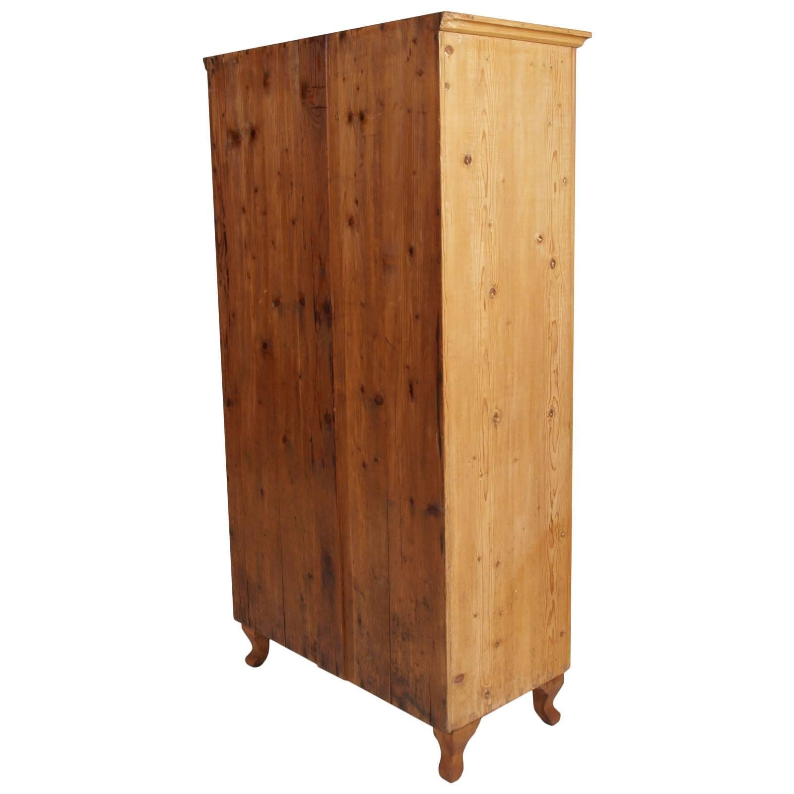 Sapin Armoire Biedermeier de la fin du XVIIIe siècle, en mélèze blanchi et ciré en vente