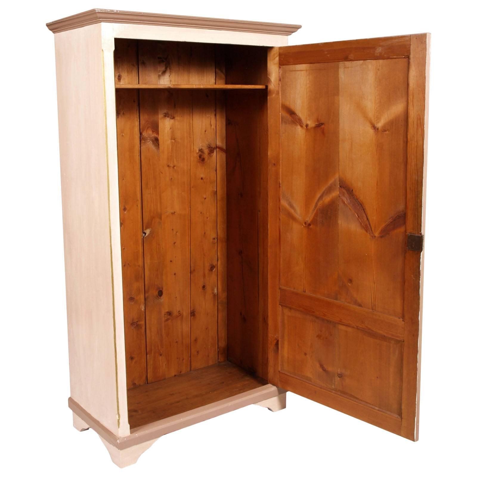 1890s antique painted Provencal library cabinet, cupboard, wardrobe in massive wood, restored and wax polished.
The lacquer in shades of gray purplish are original and only retouched in parts.
In the inside, included in the price, we provide a