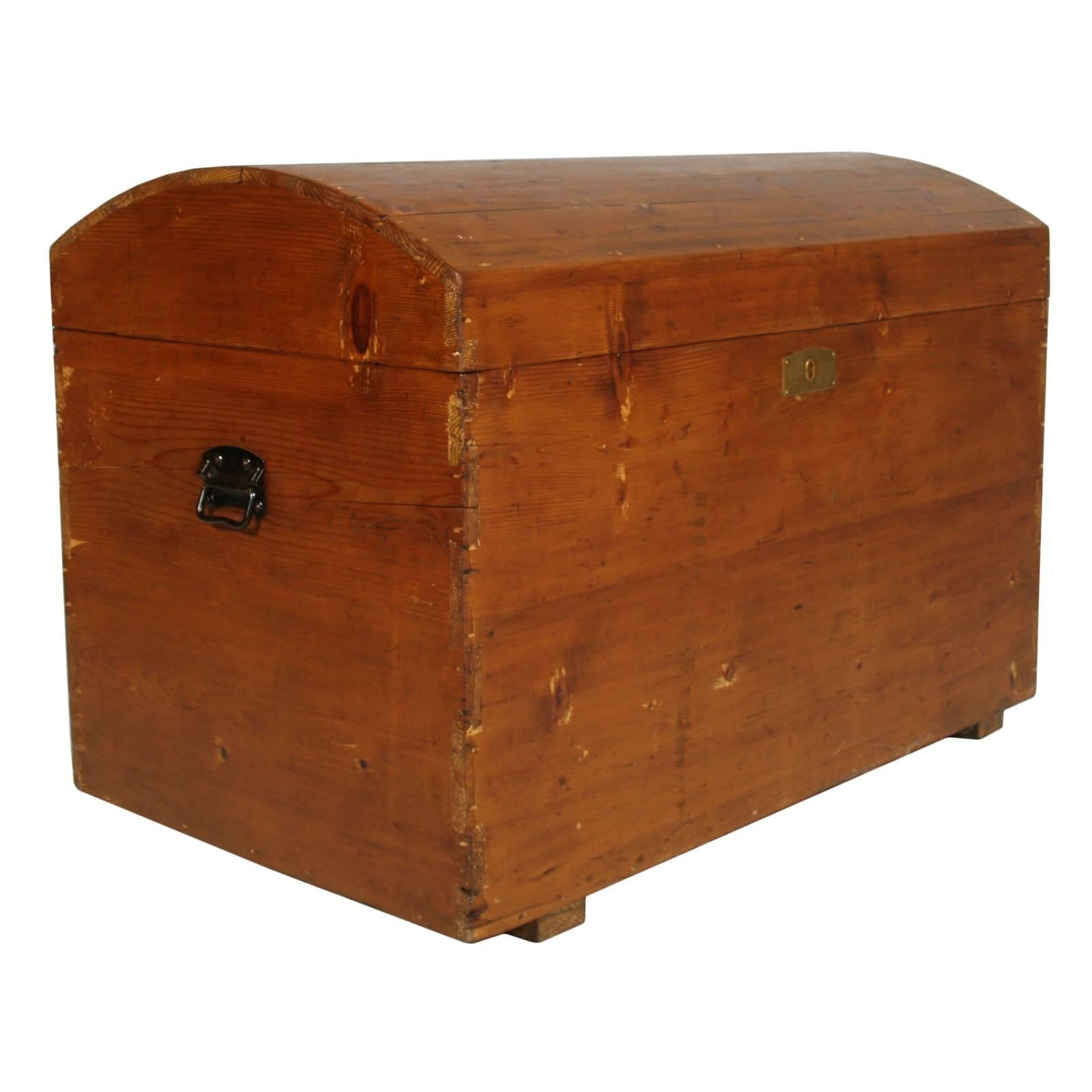 19th Century Traveling Trunk Chest in Solid Wood Restored and Polished to Wax