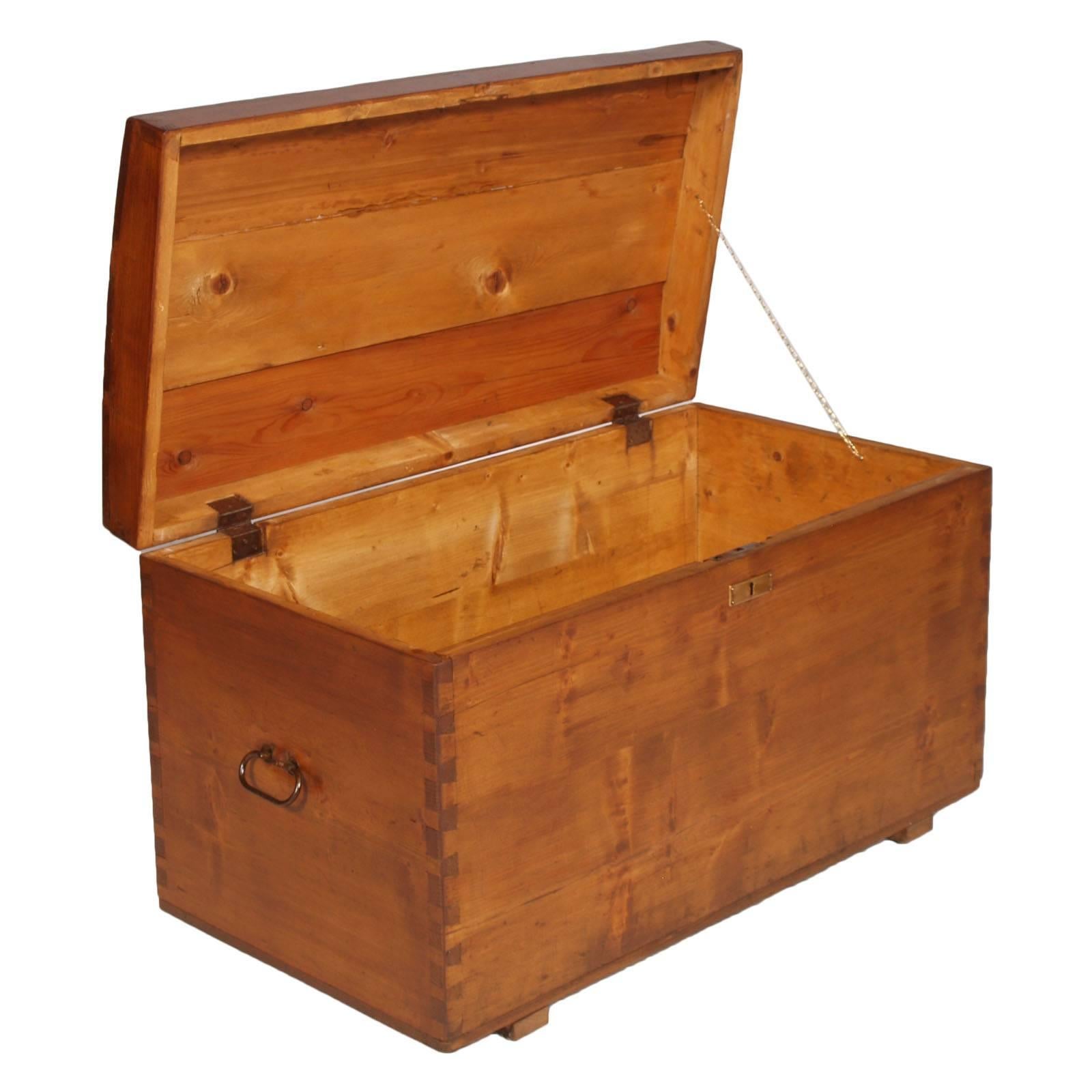 1850s antique country traveling trunk chest in solid pine wood restored and polished to wax

Measures cm: H 57 x W 100 x D 52.
