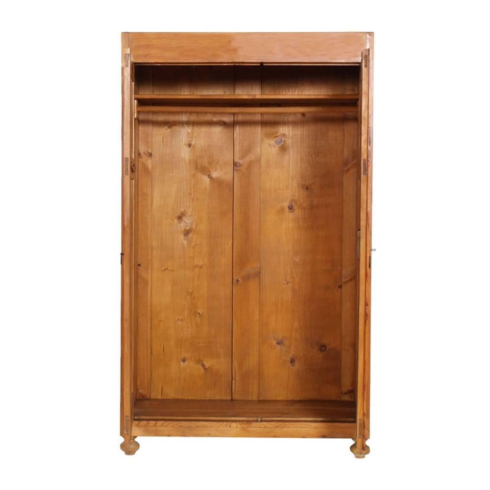 Tyrolean 19th century, country cupboard wardrobe in solid larch wood restored and wax polished

Measures cm: H 170, W 100, D 48.