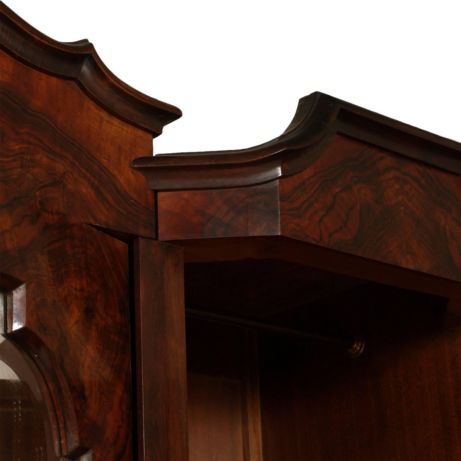 Eclectic Baroque Chippendale Wardrobe in Burl and Ebonized Carved Walnut In Good Condition In Vigonza, Padua