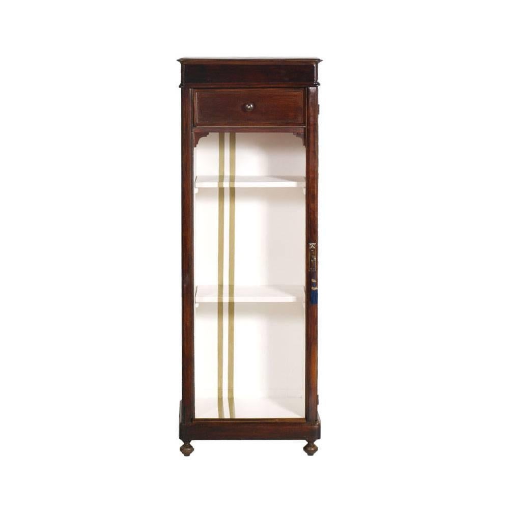 Mid 19th Century Bookcase Display Cabinet in Walnut Restored Polished to Wax
The cabinet is supplied on request with a lockable glass door, as originally.
Measures cm: H 138, W 51, D 36.