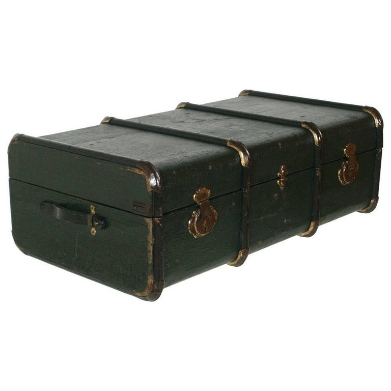 Italian 1920s Green Travel Trunk All Wood and Hemp Canvas For Sale at