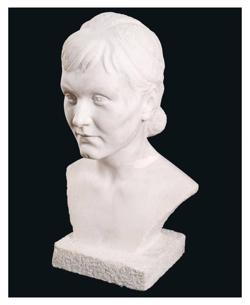 Bust of Eleonora Duse attributable to the sculptor Arrigo Minerbi, from Villa Callas Sirmione of Giovanni Battista Meneghini.
Bust obtained from stone of Istria
Measures: Base cm. 25 x 25, height 60.