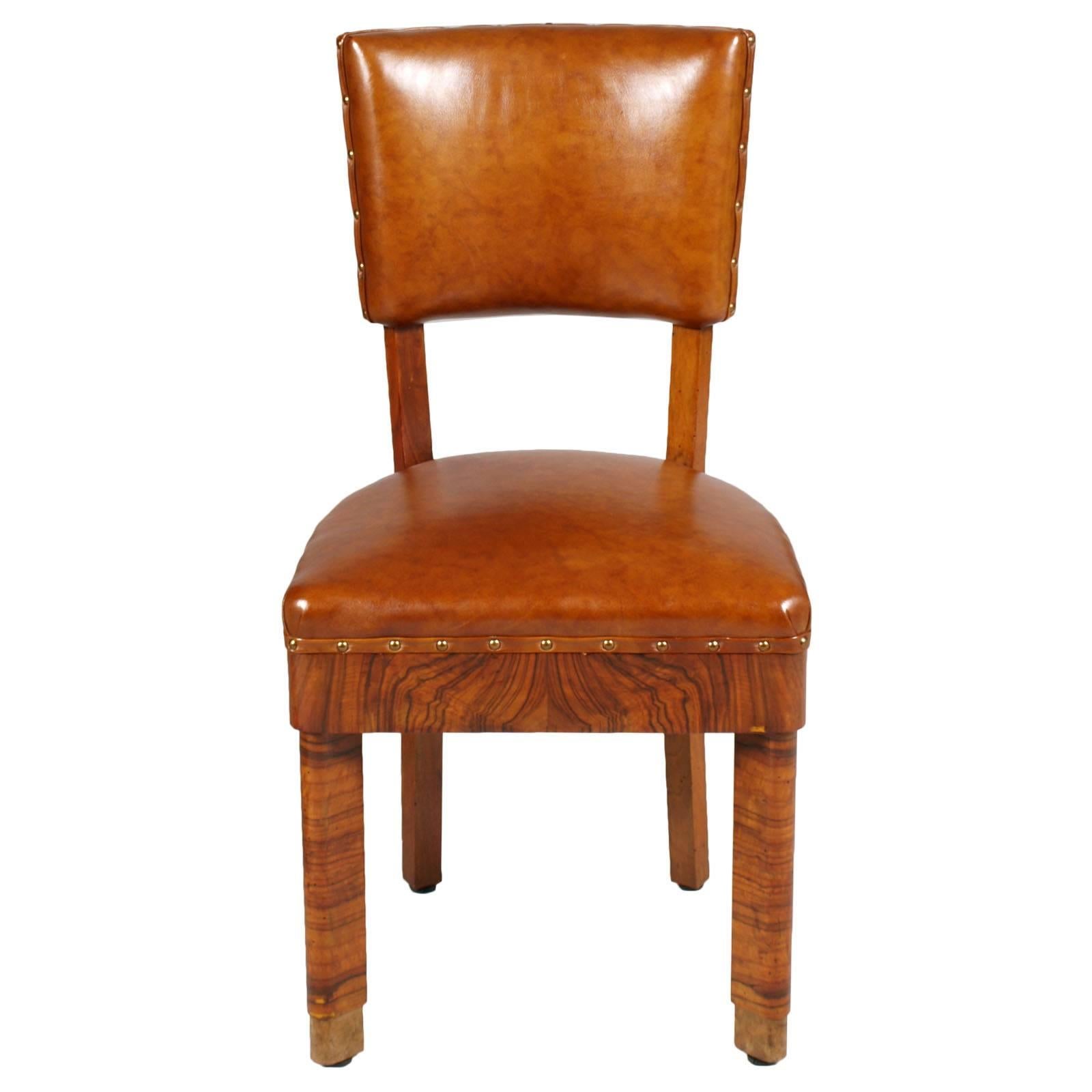 Art Deco pair of chairs in burl walnut and leather upholstery, Jules Leleu attributed .Restored and polished to wax.

Measures cm: H 90/50, W 47, D 47.