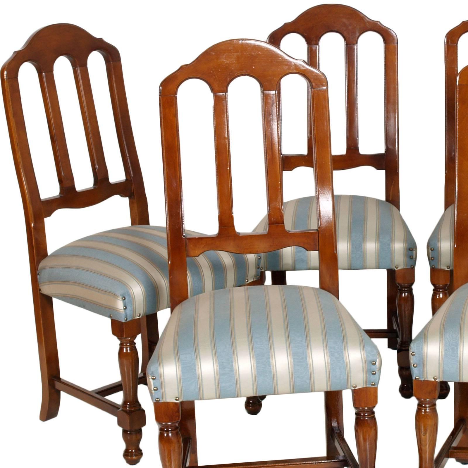 Circa 1920s, of the Art Deco age,  Italian set of 6 Gothic style chairs in solid blond walnut, restored and with new upholstery . The six chairs are very robust and with a supplement of 600 euros they can be upholstered with customized fabric or