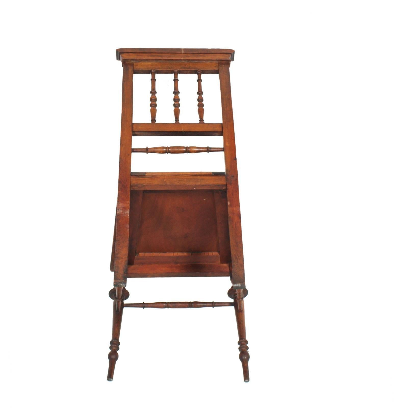 19th Century Chiavarine Chairs Turned Walnut with Hand-Carved Seat In Good Condition For Sale In Vigonza, Padua