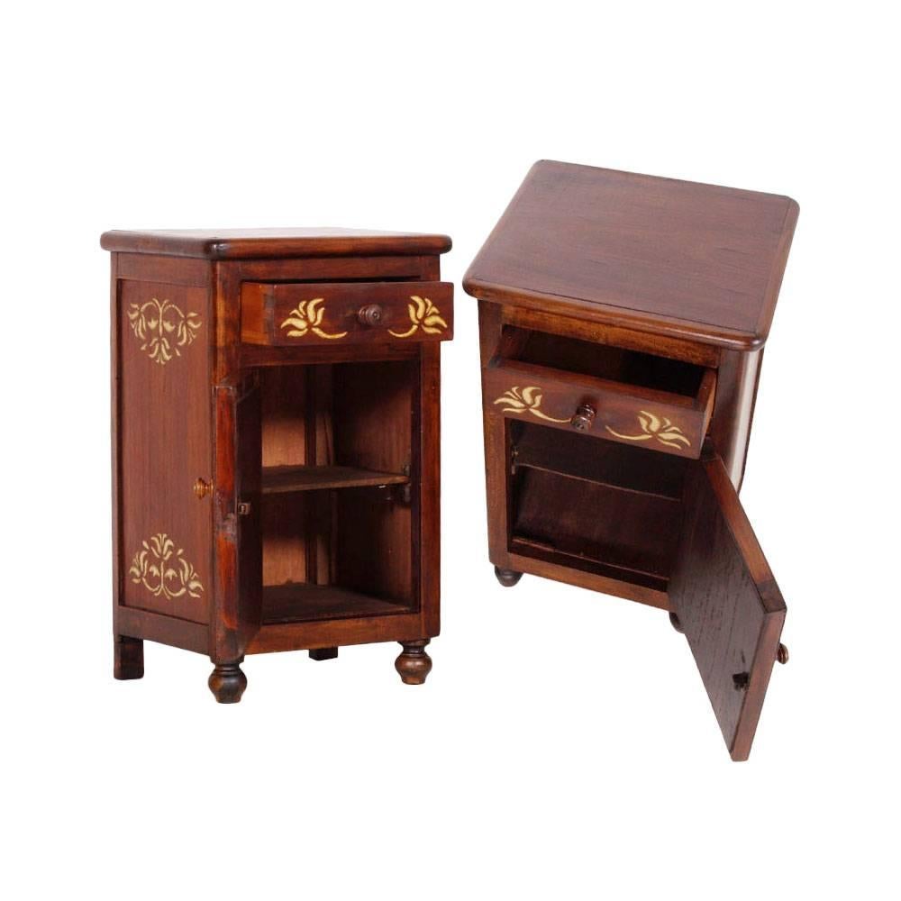 Early 20th century Art Nouveau country bedside tables, in walnut and mahogany, original hand decorated, restored and polished to wax.

Measures cm: H 68 W 42 D 35.