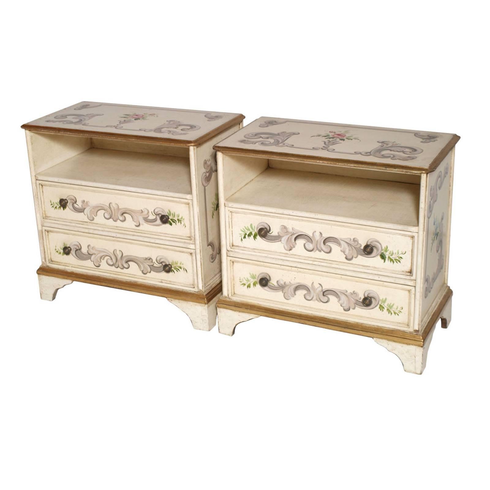 Venetian Mid-Century Pair of Hand Decorated and Laquered Nightstands For Sale