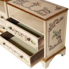 Venetian Mid-Century Pair of Hand Decorated and Laquered Nightstands