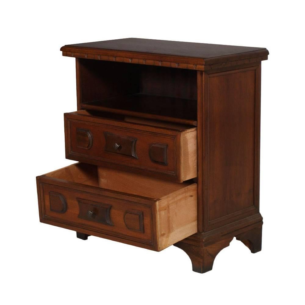 Mid-Century Modern Italian 1970s cabinet, nightstand, Renaissance style finished to wax

Measures cm: H 61 x W 55 x D 30.