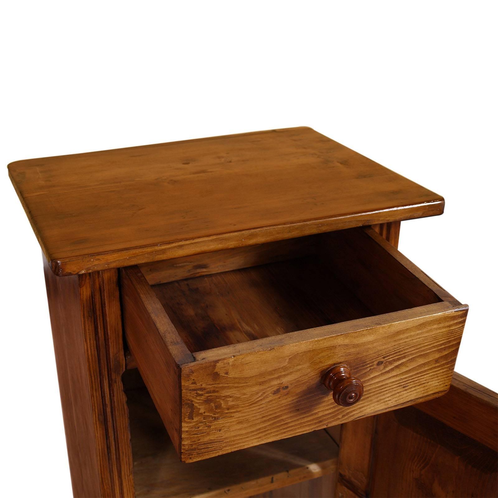 19th Century Country Rustic Tyrolean Nightstand Larch Restored Polished Wax In Good Condition For Sale In Vigonza, Padua