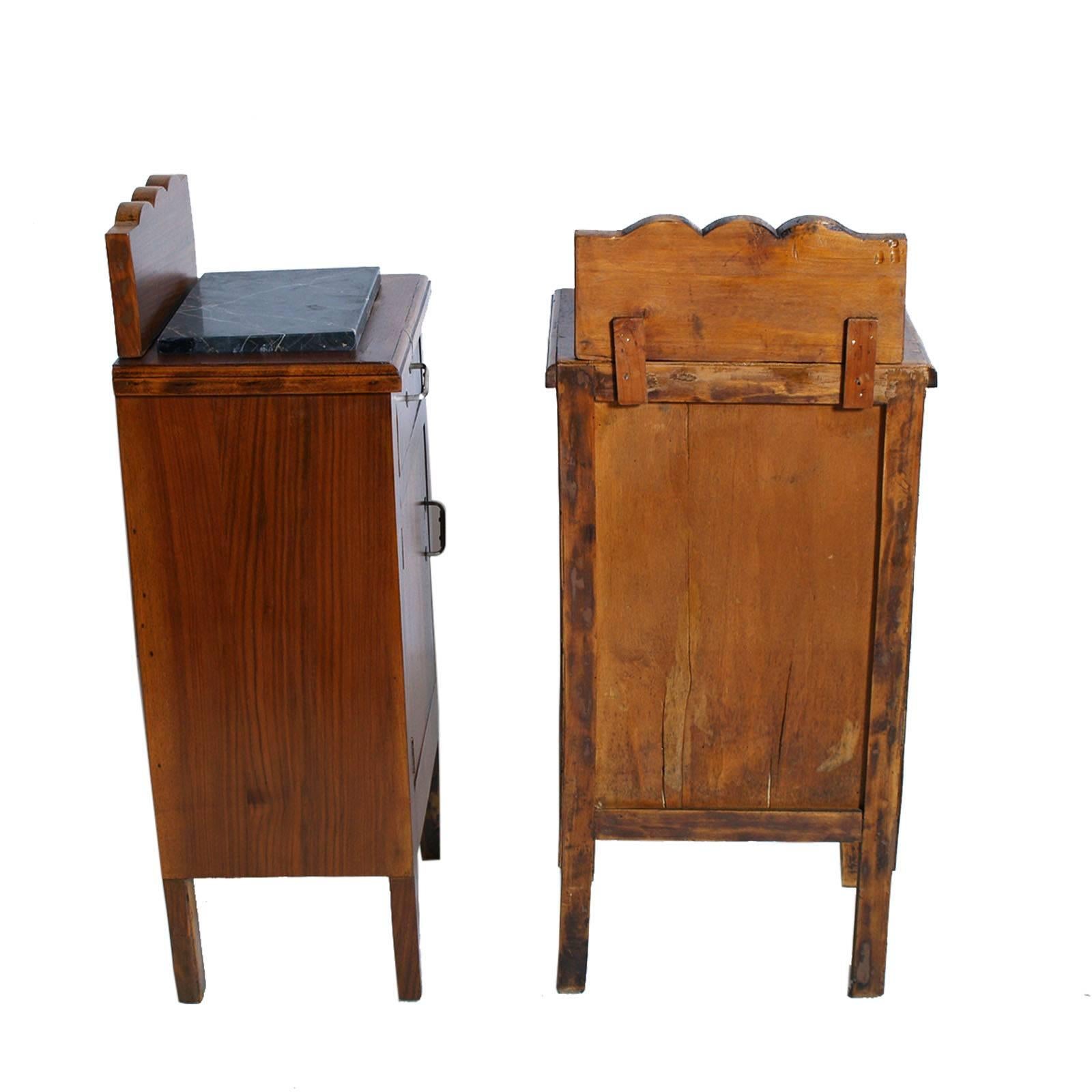 Early 20th Century Art Nouveau Italian Nightstands in Solid Walnut In Good Condition For Sale In Vigonza, Padua