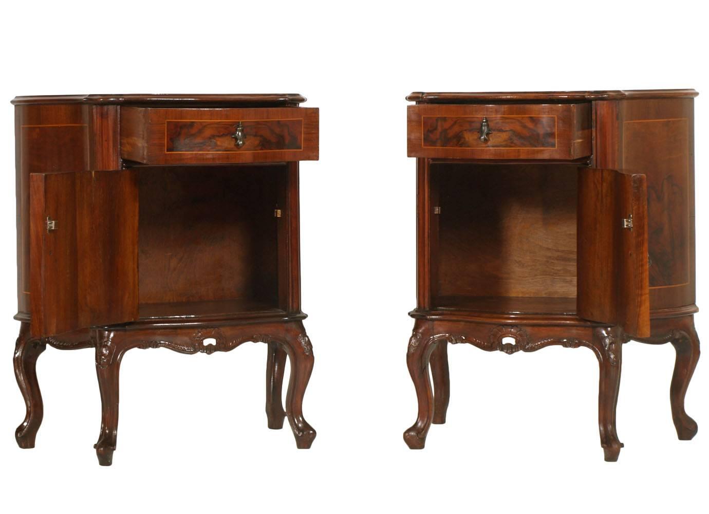 Early 20th century Venetian baroque pair of spectacular and refined nightsatnds, in hand-carved walnut and burl walnut fillet inlay , period 1930s, by Testolini & Salviati Jesorum; polished  with wax.
Measure in cm H 76 W 55 D 36.





About