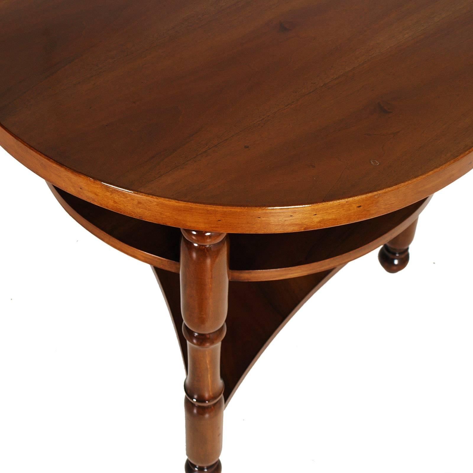 Mid-20th Century Italian Mid-Century Art Deco Side Round Table in Walnut Restored Polished to Wax For Sale