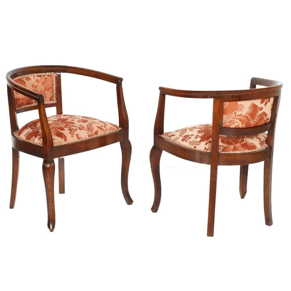 1900s Italy budoir, pair of bedroom armchairs Art Nouveau with stool in hand-carved walnut, restored and polished to wax. Made new upholstery

Measure armchairs cm: H 66\45, W 55, D 50
Measure stool cm: H 45, W 45, D 40.