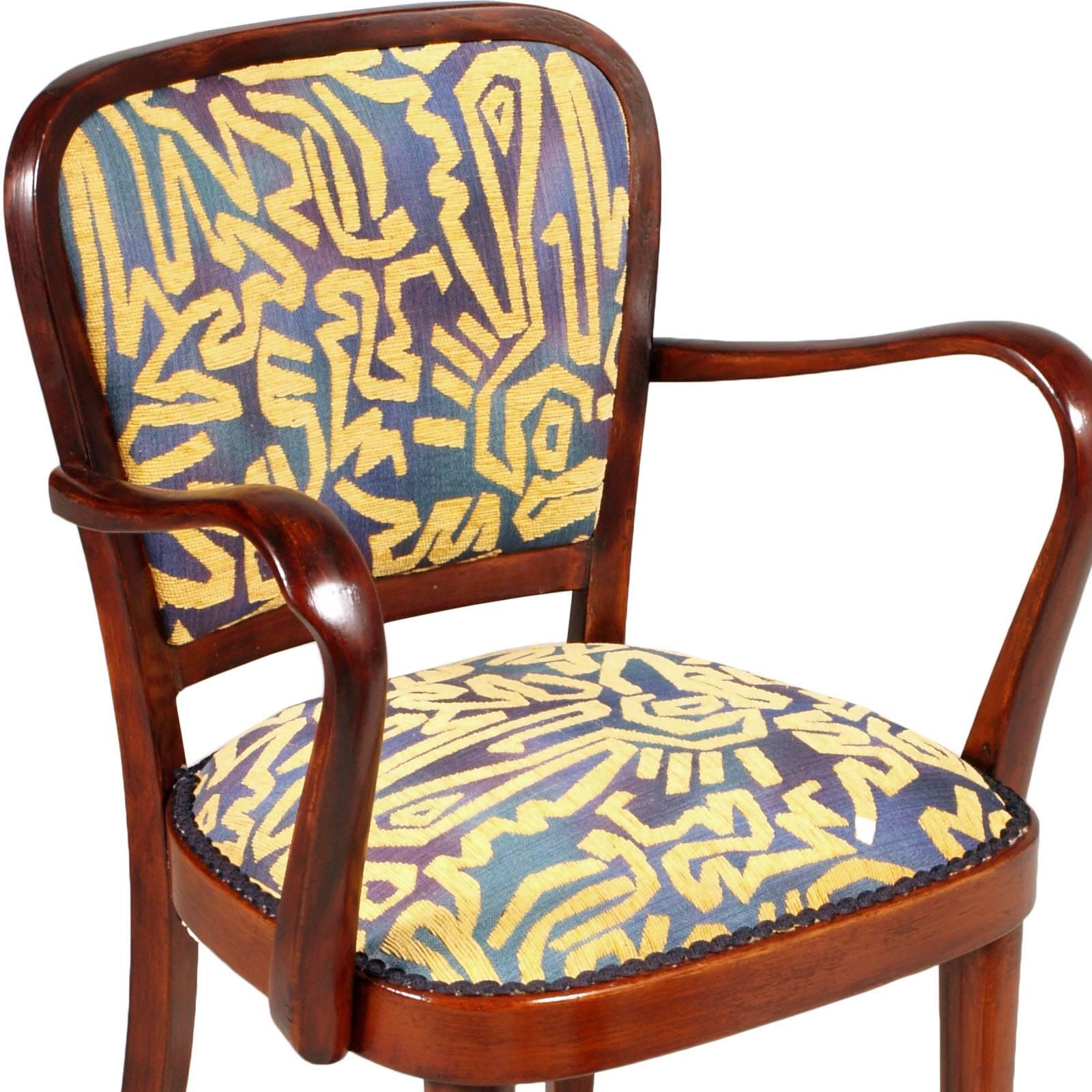 Mid-Century Modern Gio Ponti attributed armchair, walnut, restored, finished to wax.
New upholstered with Wharol Haring fabric. Excellent conditions.

Measures cm: H 85/48, W 57, D 53.