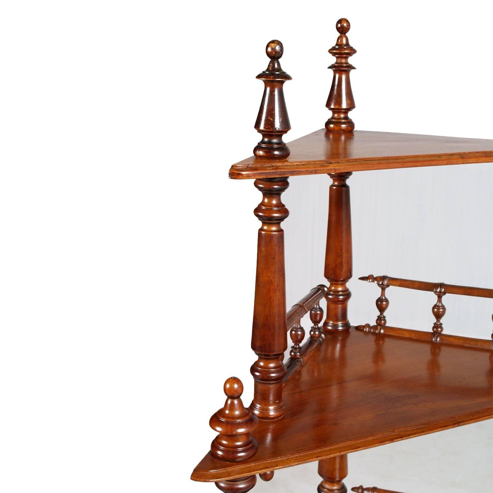 18th Century Corner Étagère in Walnut and Turned Walnut Restored Polished to Wax For Sale 1