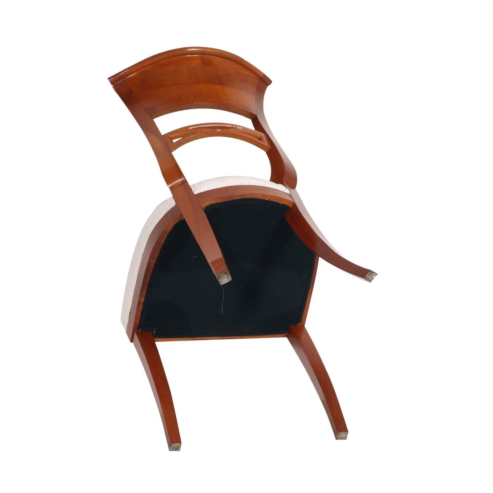 Early 20th Century Biedermeier Chair in Cherrywood Restored and Polished to Wax In Good Condition For Sale In Vigonza, Padua