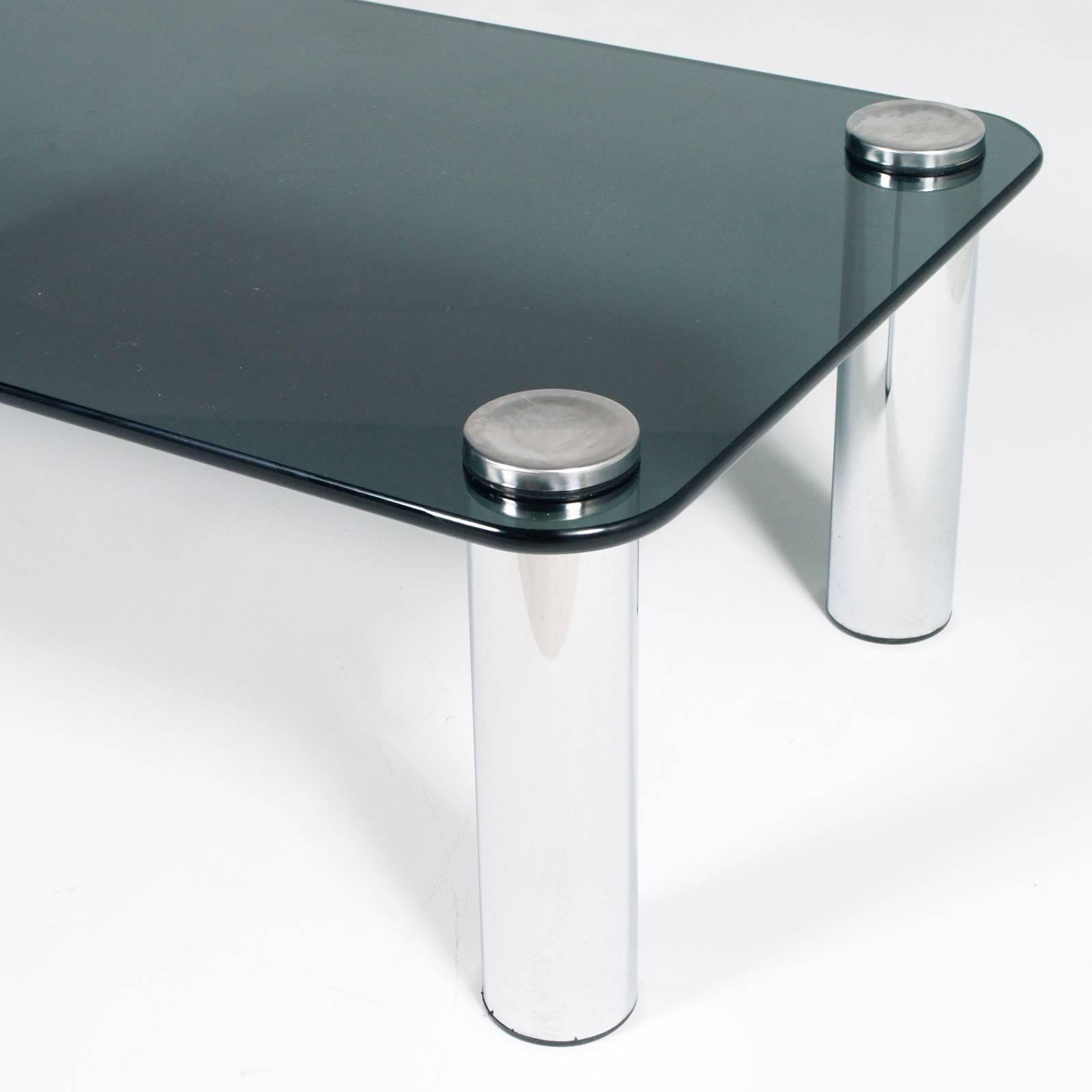 italien Table basse centrale en chrome et verre fumé de Marco Zanuso pour Zanotta en vente