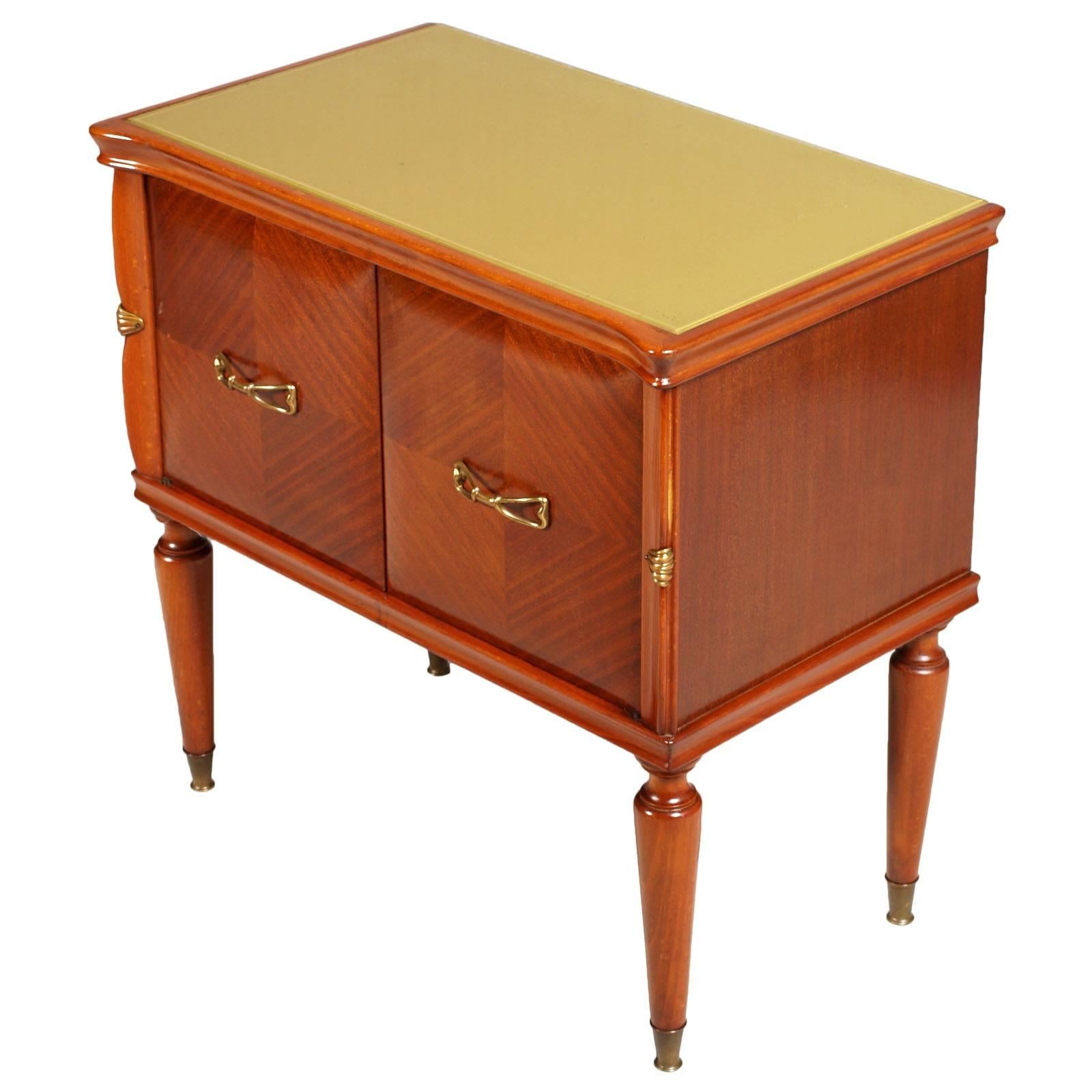Very elegant 1950s, Italian nightstands bedside tables Gio Ponti style in walnut and veneer walnut with accessories and decorations in gilded brass. Top in painted crystal
Manufactured in Cantù. We can sell separately

Measures cm: H 58, W 60, D 35.