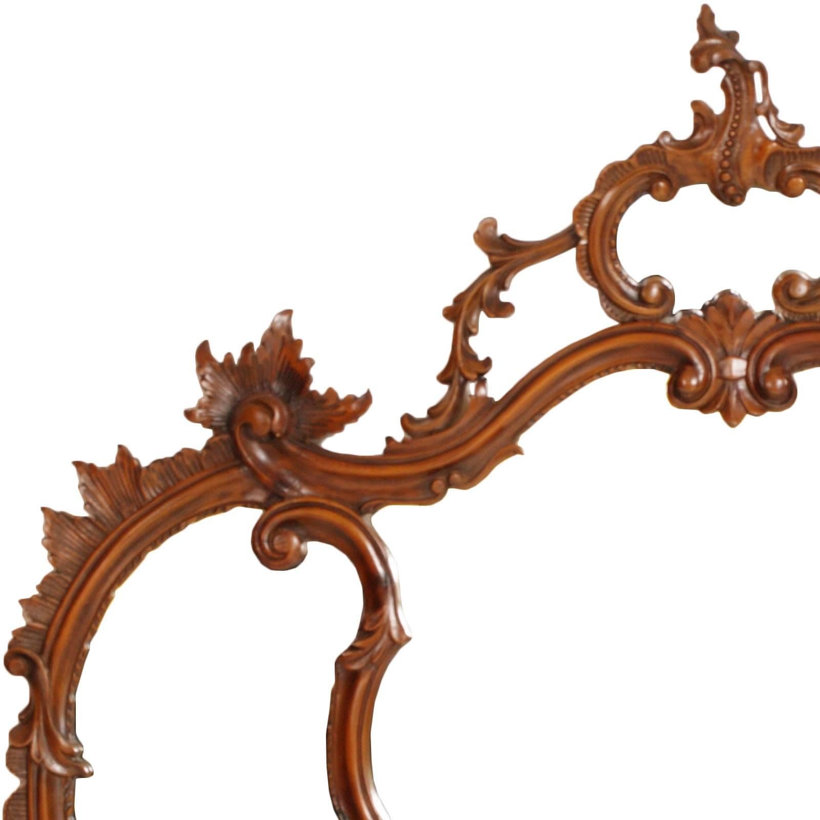 Early 20th century important Venetian new rococo wall mirror in richly hand-carved walnut polished to wax

Measures cm: H 110 x W 120 x D 10.