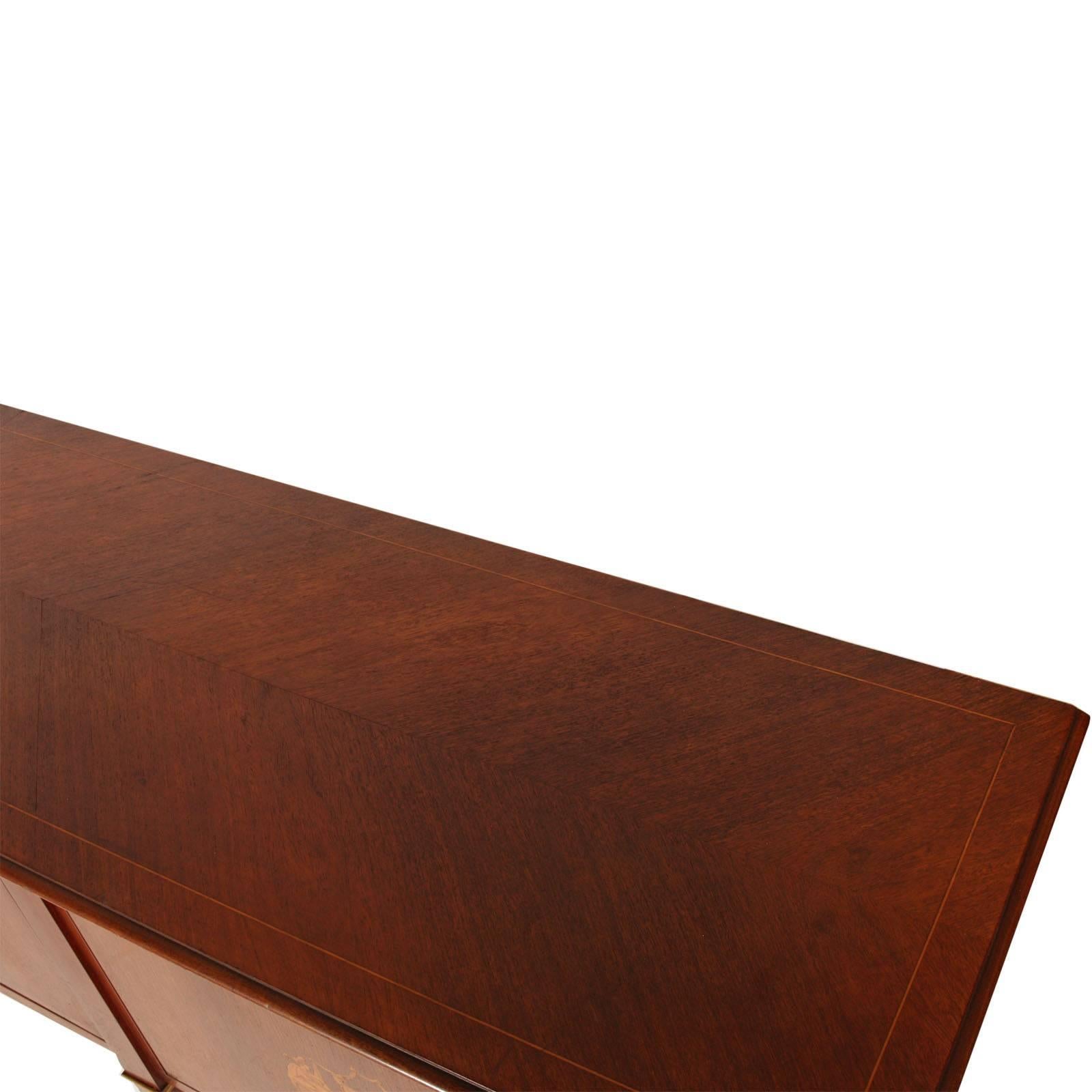 Gilt 1940s Credenza Paolo Buffa attributed, in Walnut, Mobili Cantù with Maple Inlaid