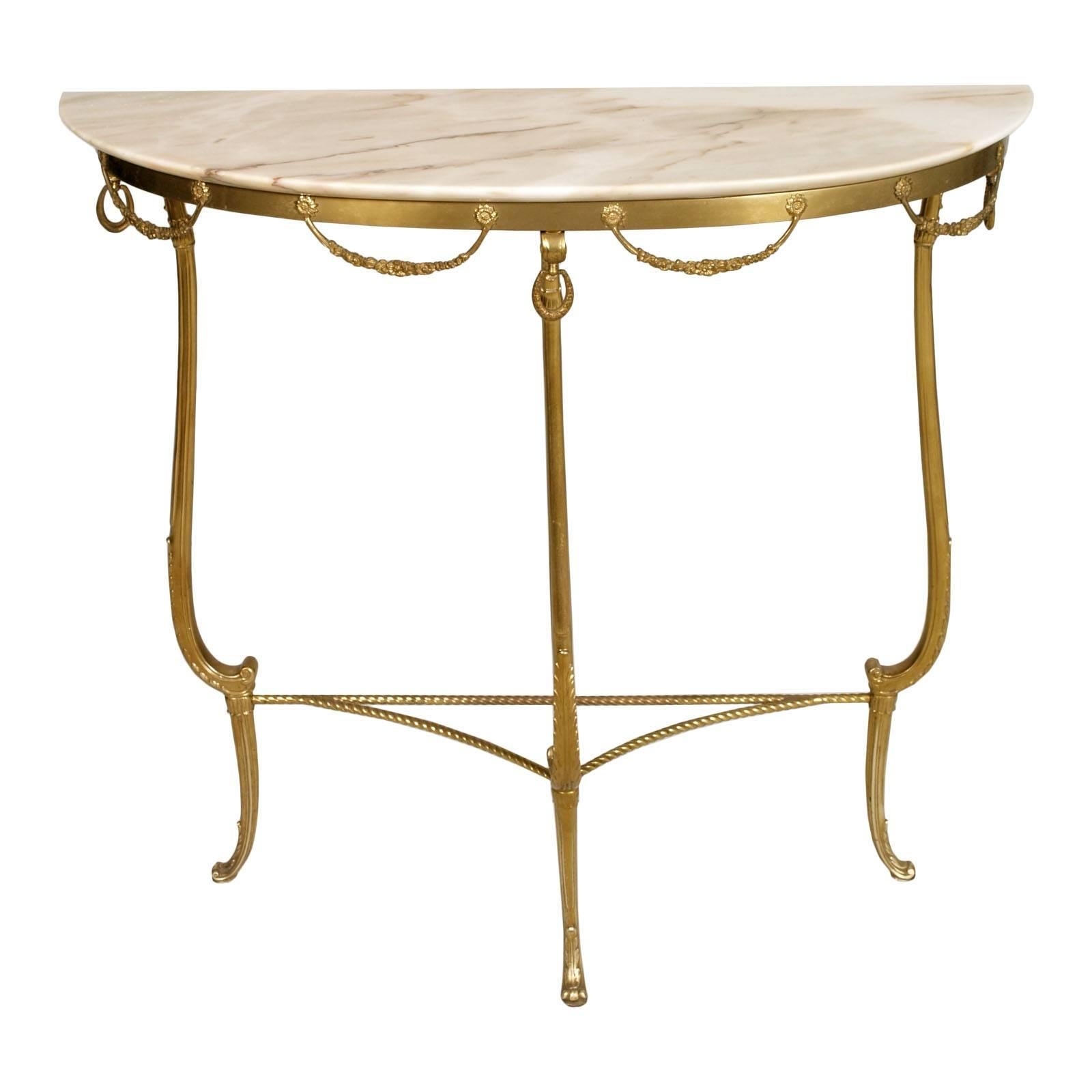 Nous pouvons vendre les pièces séparément
console vénitienne néoclassique du XIXe siècle en bronze doré avec miroir, dessus en marbre onix, attribuable à Vincenzo Cadorin. Une pièce inégalée et élégante.

Mesure cm : 
Console H 83, L 88, P 31
Miroir