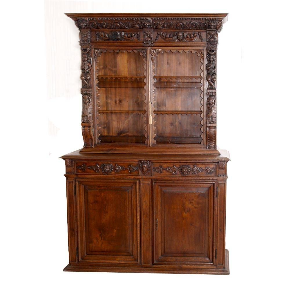 Valuable ancient noble 16th century, Italy Ligurian carved oak and chestnut credenza Bambocci, sideboard with display cabinet.
All original with exception of the cabinet glasses.
In excellent condition and wax polished

Measure cm: H 224/104 W