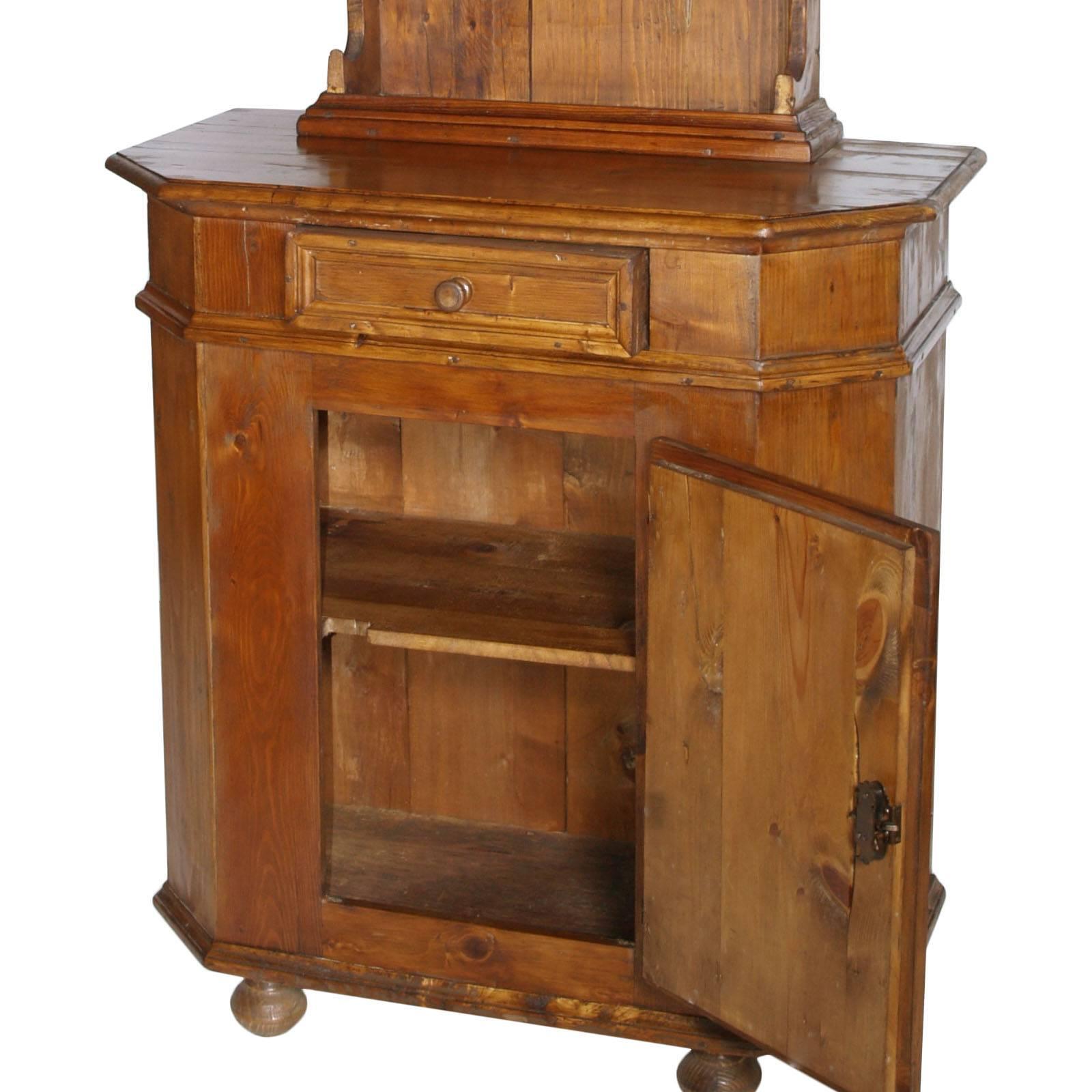 Particular Aparador Credenza Tirolesa del Siglo XIX Madera maciza pulida a la cera Austríaco en venta