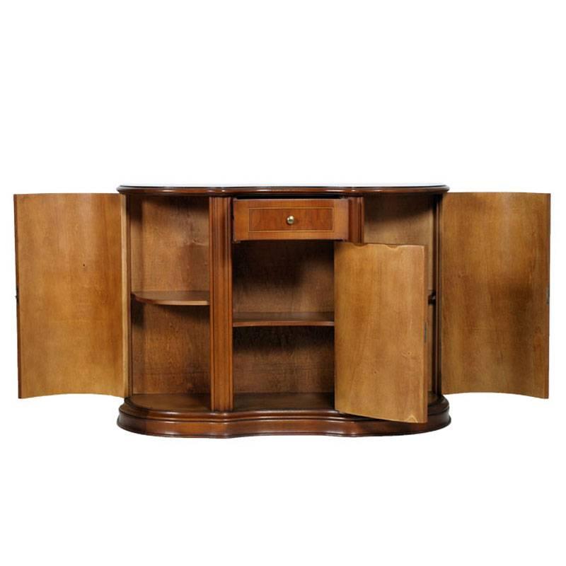 1940s Italian Bassano entrance cabinet , curved credenza , in solid blond walnut and walnut slab with thread inlay in light maple wood, finished to wax
Shaped sideboard in the shape of a half moon, in solid blond walnut with light maple wood thread.