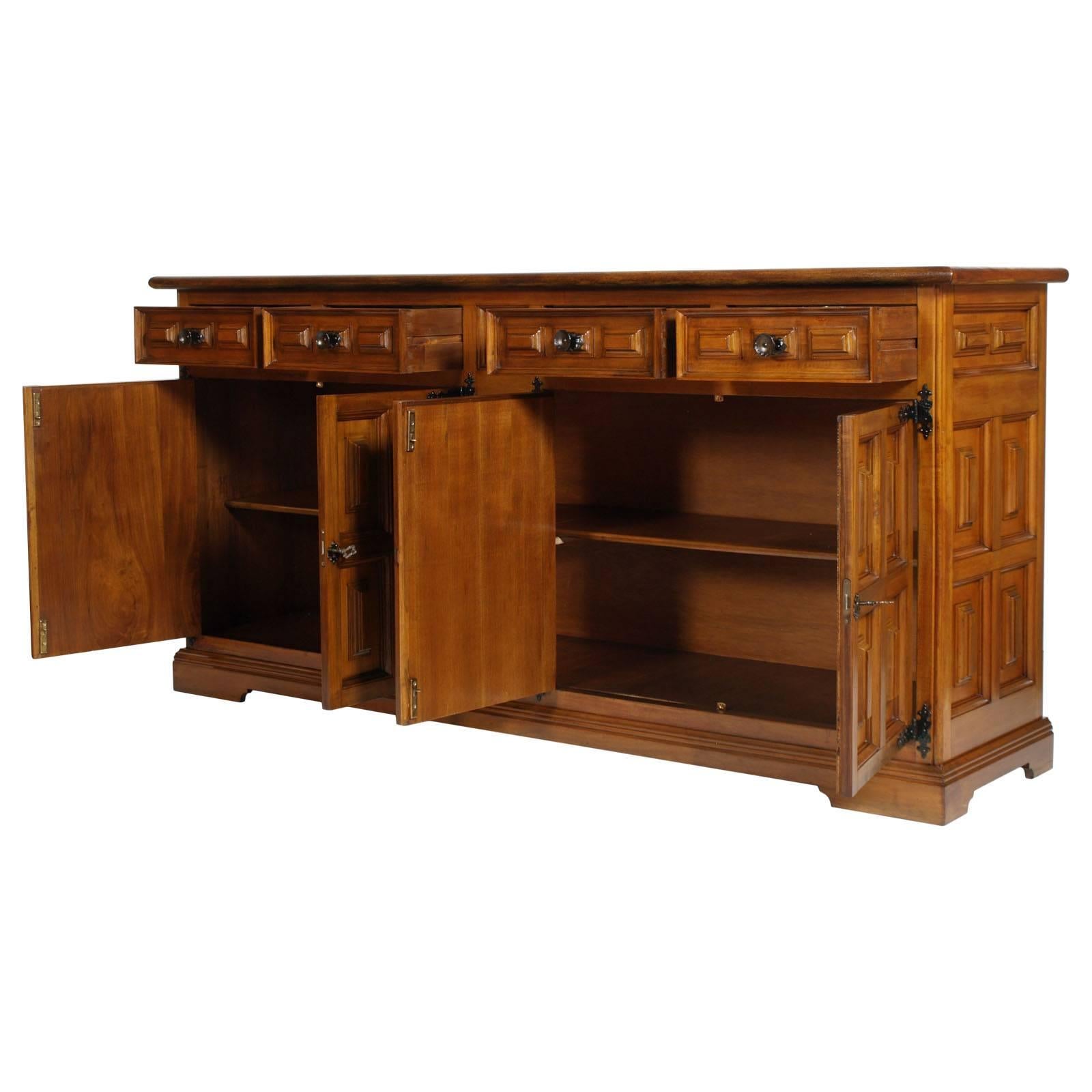 1930s Italian Renaissance Bassano Credenza Sideboard, Solid Walnut Wax Polished In Excellent Condition In Vigonza, Padua