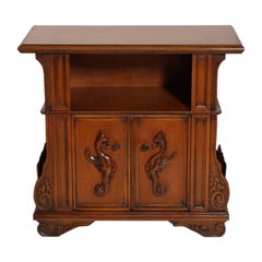 Meuble de rangement et porte-revues du milieu du siècle dernier, style Renaissance, noyer poli à la cire