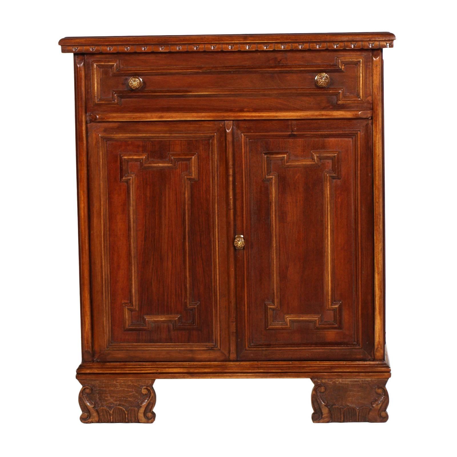 Early 1900s Tuscany Renaissance small cabinet sideboard with drawer, foot in hand carved base, Michele Bonciani Cascina attributable, in blod walnut, polished to wax


Measure cm: H 90, W 77, D 39.