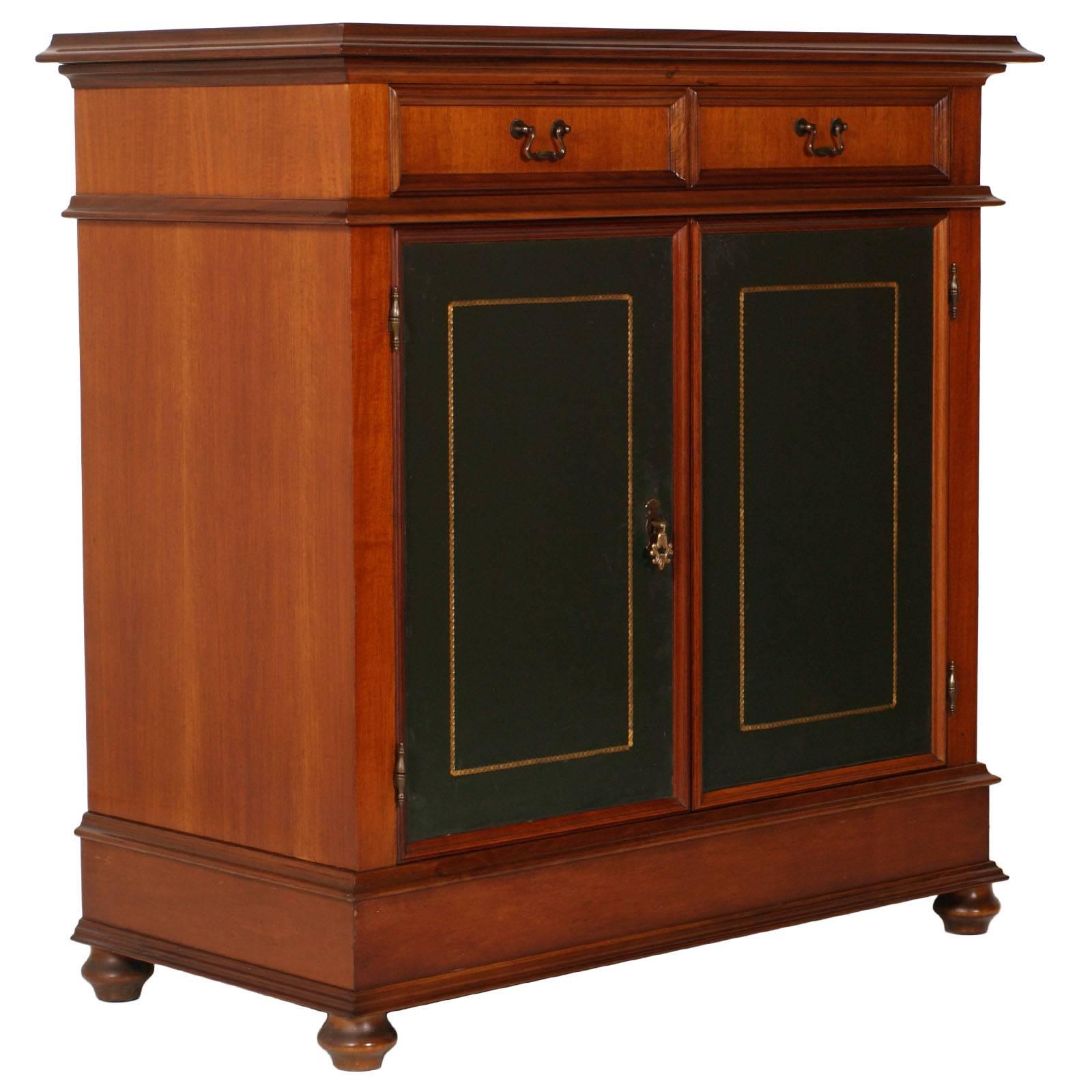 Neoclassico Libreria italiana del Midcentury 1940 in noce impiallacciato con due cassetti, lucidata a cera in vendita
