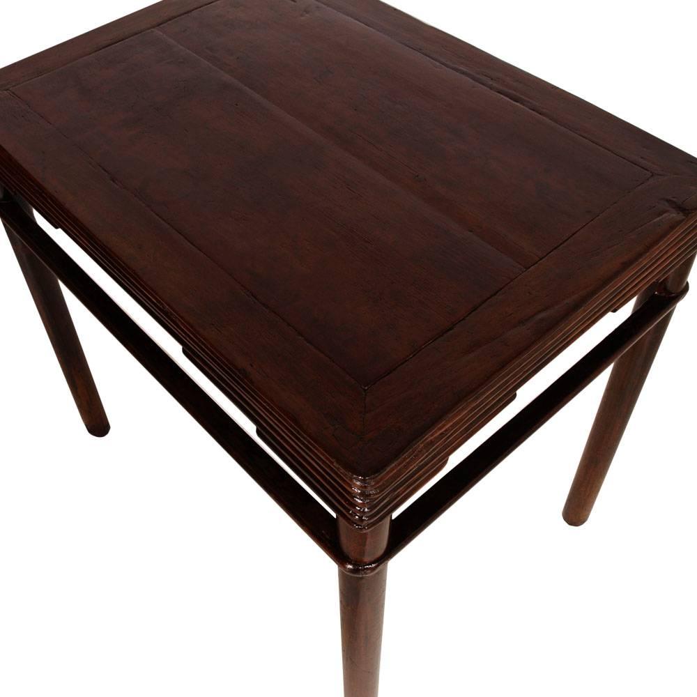 italienischer Art-Déco-Tisch aus massivem Nussbaumholz von Meroni & Fossati Lissone Mailand aus den 1930er Jahren, der dem Designer Gio Ponti zugeschrieben wird.
Maße in cm: H 84 x B 90 x T 65.