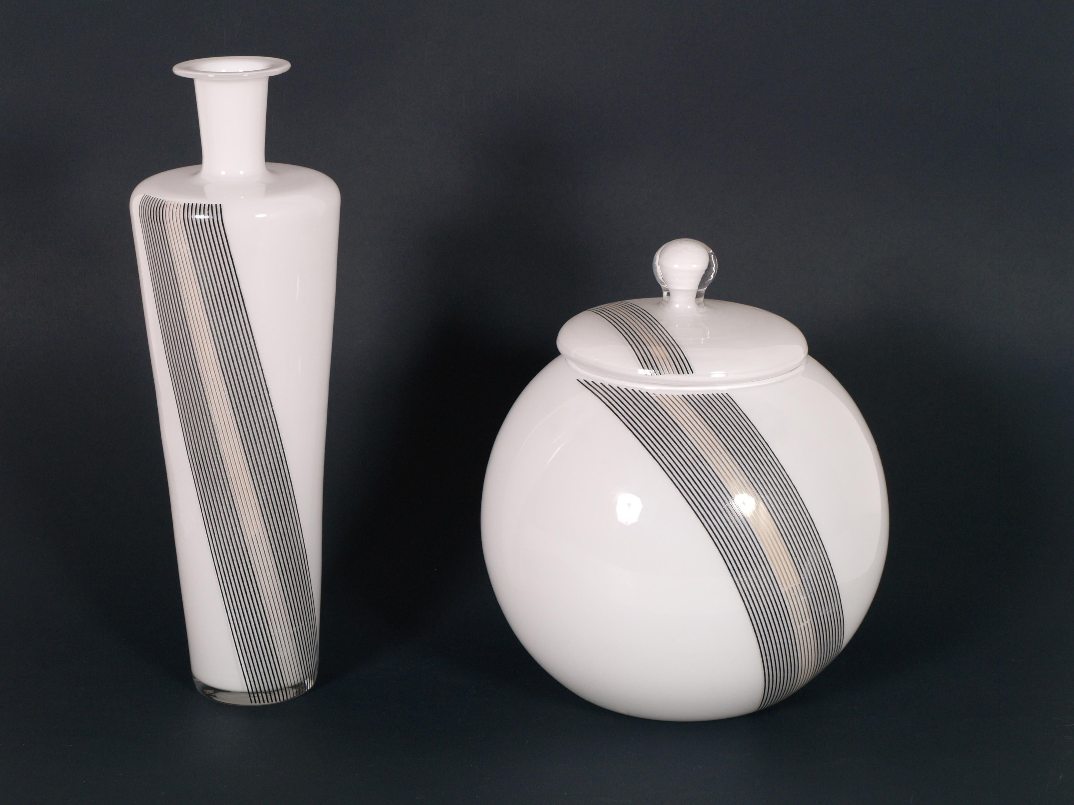 Vasen-Set aus mundgeblasenem Lattimio-Muranoglas, Tapio Wirkkala für Venini zugeschrieben (Italienisch) im Angebot