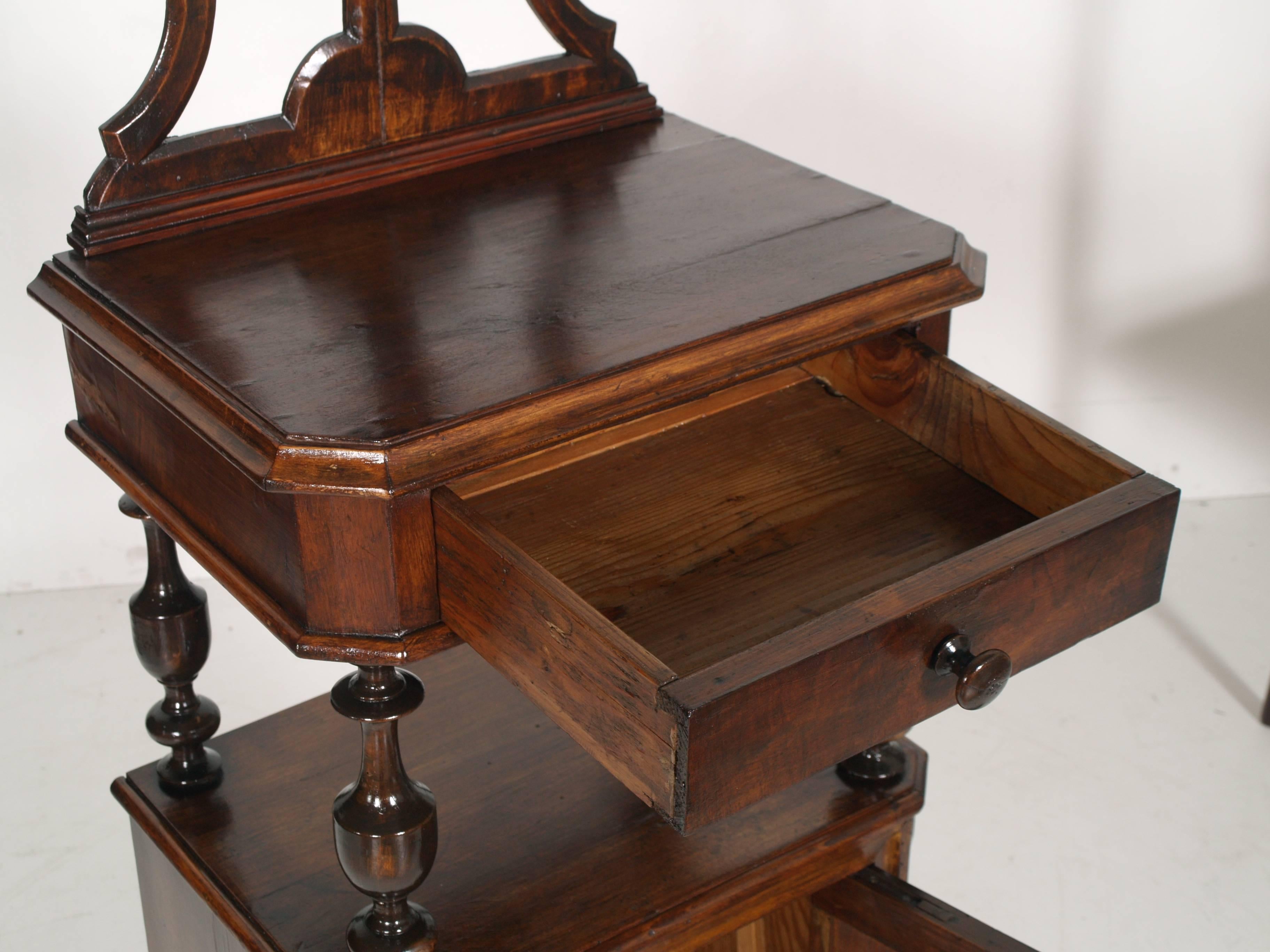 Italy Mid-19th Century Night Stand Louis Philippe in Walnut Turned, Hand-Carved For Sale 1