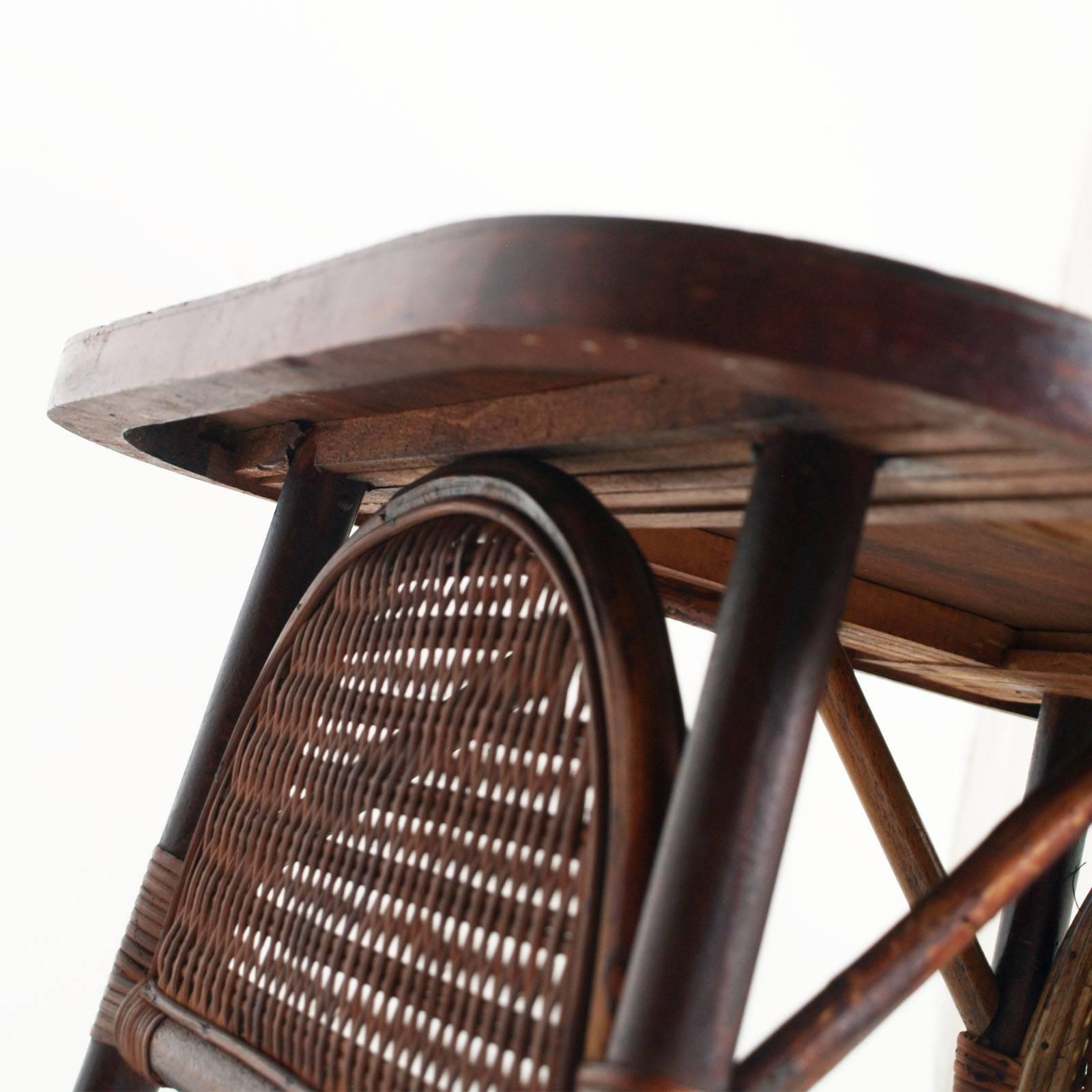 Italian Art Deco Chinoiserie 1920s Side Table in Walnut Raffia Top Mahogany Slab 3